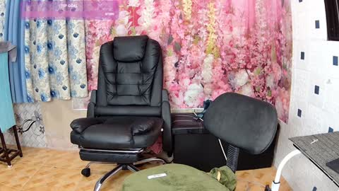 Snapshot of asiantsugar4u chatting on 12-19-24, 11:18 Trish online show from 12-19-24, 11:18