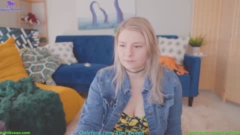 Asiri   pronounced Ah-siri Please no nicknames   3 online show from 03-11-26, 02:34