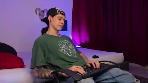 Snapshot of asmodeuszz chatting on 02-14-25, 06:45 asmodeuszz online show from 02-14-25, 06:45