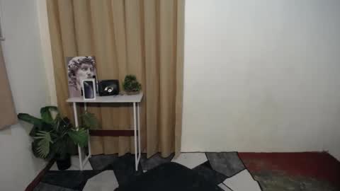 Snapshot of astraea_xxx chatting on 01-08-25, 02:35 Anna online show from 01-08-25, 02:35