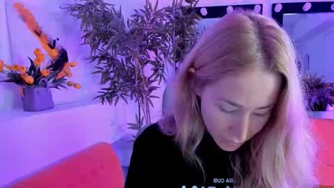 Snapshot of astramonroe chatting on 09-17-25, 05:20 astramonroe online show from 09-17-25, 05:20