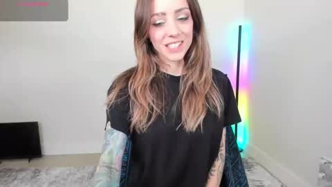Snapshot of astridluxe chatting on 06-09-26, 04:07 Astrid Luxe online show from 06-09-26, 04:07