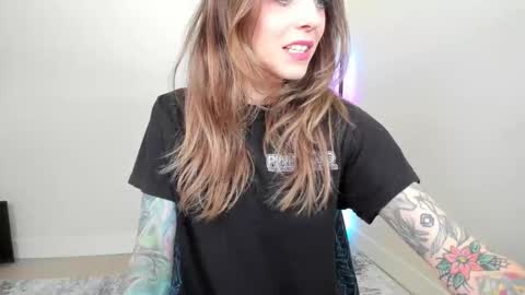 Snapshot of astridluxe chatting on 06-10-26, 03:33 Astrid Luxe online show from 06-10-26, 03:33