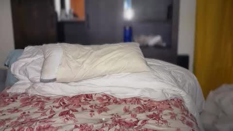 Snapshot of astro_n_tatiana chatting on 12-15-25, 04:39 astro_n_tatiana online show from 12-15-25, 04:39