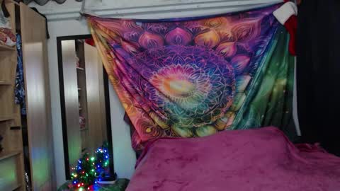 Snapshot of atena_messy chatting on 12-23-25, 02:53 atena messy online show from 12-23-25, 02:53