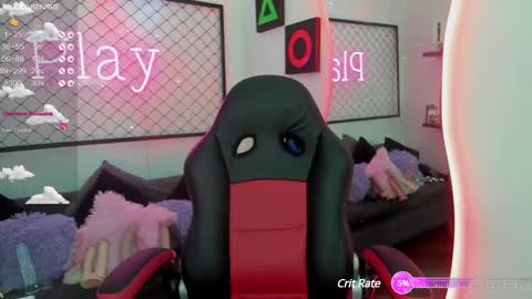 Snapshot of atenea_klett_ chatting on 03-11-25, 01:01 ATENEA online show from 03-11-25, 01:01