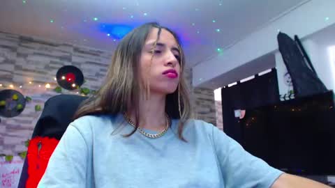 Snapshot of ateneasairce chatting on 01-18-25, 05:15 Atenea online show from 01-18-25, 05:15