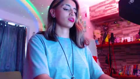 Snapshot of ateneasairce chatting on 02-07-25, 08:53 Atenea online show from 02-07-25, 08:53