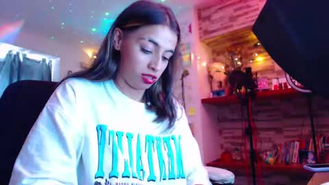 Snapshot of ateneasairce chatting on 02-14-25, 03:05 Atenea online show from 02-14-25, 03:05