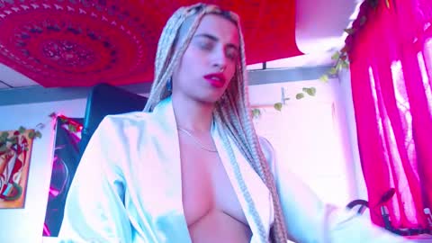 Atenea online show from 10-24-25, 02:02