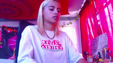 Atenea online show from 11-28-25, 03:04