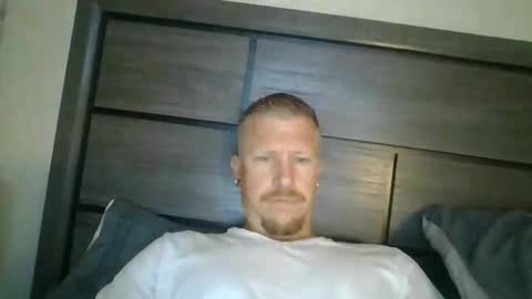 AthleticWhiteboy777 online show from 05-25-26, 07:47