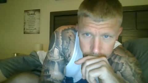 AthleticWhiteboy777 online show from 05-28-26, 04:43