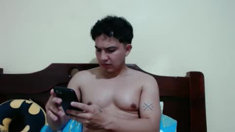Snapshot of athleticboy2026 chatting on 05-29-26, 03:59 Robin online show from 05-29-26, 03:59