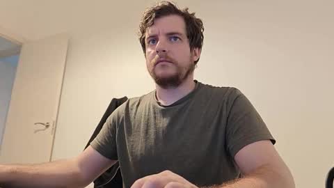 Snapshot of atomicoliver chatting on 09-26-25, 10:52 atomicoliver online show from 09-26-25, 10:52