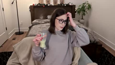 Snapshot of audreyjones03 chatting on 12-13-24, 09:30 Miss Audrey online show from 12-13-24, 09:30