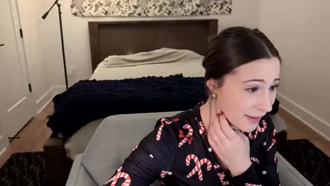 Snapshot of audreyjones03 chatting on 12-27-24, 08:50 Miss Audrey online show from 12-27-24, 08:50