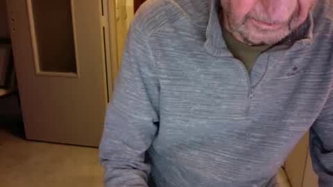 Snapshot of auguste061400 chatting on 02-05-25, 04:58 auguste061400 online show from 02-05-25, 04:58