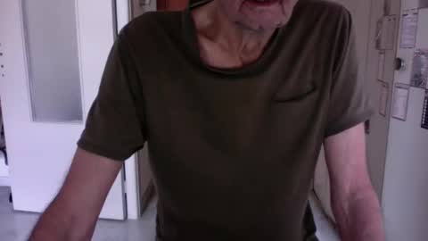 Snapshot of auguste061400 chatting on 02-07-25, 09:47 auguste061400 online show from 02-07-25, 09:47