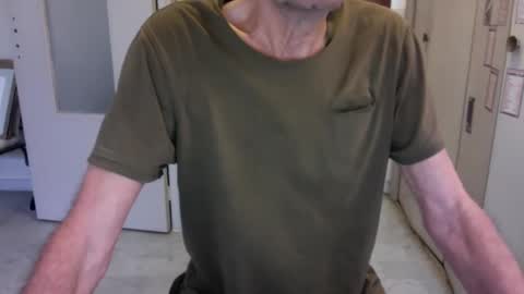 Snapshot of auguste061400 chatting on 02-08-25, 09:56 auguste061400 online show from 02-08-25, 09:56