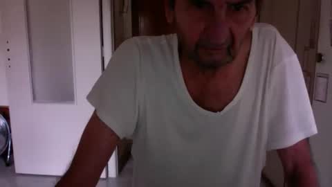 Snapshot of auguste061400 chatting on 11-06-25, 09:54 auguste061400 online show from 11-06-25, 09:54