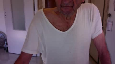 Snapshot of auguste061400 chatting on 11-28-25, 09:23 auguste061400 online show from 11-28-25, 09:23