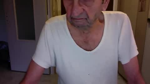 Snapshot of auguste061400 chatting on 12-16-25, 09:14 auguste061400 online show from 12-16-25, 09:14