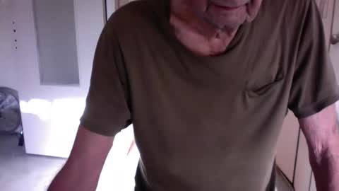 Snapshot of auguste061400 chatting on 12-18-25, 08:53 auguste061400 online show from 12-18-25, 08:53