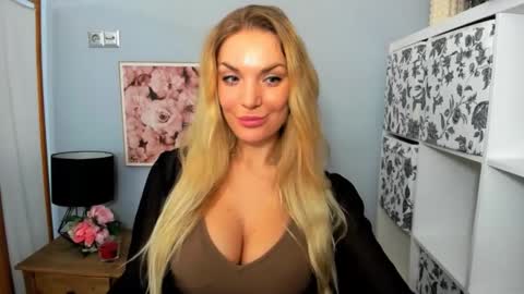 Snapshot of aullorasensual chatting on 12-13-24, 08:26 AulloraSensual online show from 12-13-24, 08:26