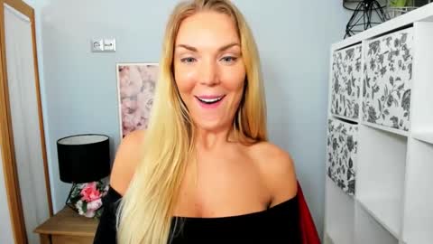 Snapshot of aullorasensual chatting on 02-06-25, 11:43 AulloraSensual online show from 02-06-25, 11:43