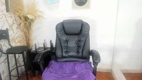 Monii Yi online show from 02-24-25, 10:37