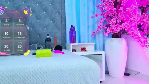 Snapshot of auraross chatting on 10-02-25, 07:43 Aura online show from 10-02-25, 07:43