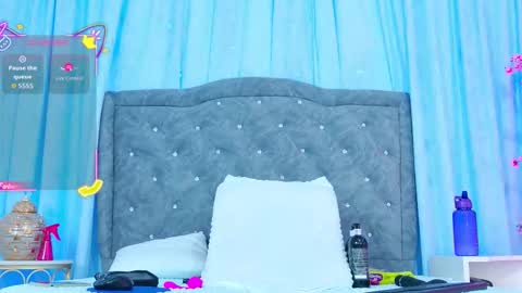 Snapshot of auraross chatting on 10-09-25, 07:23 Aura online show from 10-09-25, 07:23