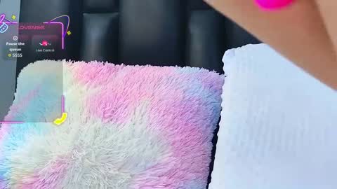 Snapshot of auraross chatting on 11-22-25, 07:13 Aura online show from 11-22-25, 07:13