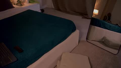 aurora_404 online show from 05-19-26, 11:16