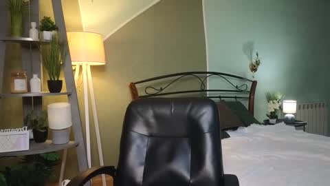 Aurora online show from 03-06-25, 01:14