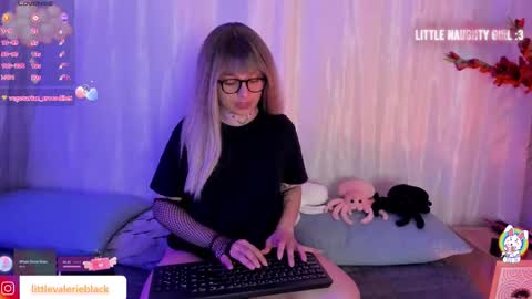 Snapshot of aurora_blaack chatting on 12-05-25, 05:05 val online show from 12-05-25, 05:05