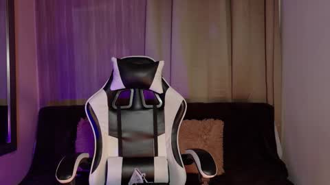 aurora_collins08 online show from 11-11-25, 04:07