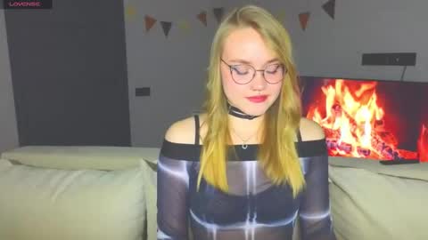 Snapshot of aurora_golden chatting on 12-05-24, 03:50 Kate online show from 12-05-24, 03:50