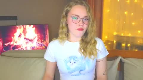 Snapshot of aurora_golden chatting on 12-12-24, 04:43 Kate online show from 12-12-24, 04:43