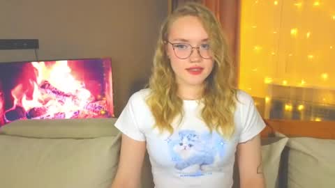 Snapshot of aurora_golden chatting on 12-12-24, 07:48 Kate online show from 12-12-24, 07:48