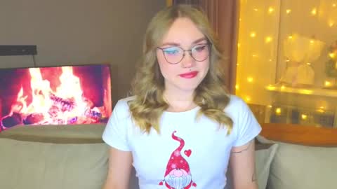 Snapshot of aurora_golden chatting on 12-26-24, 03:42 Kate online show from 12-26-24, 03:42