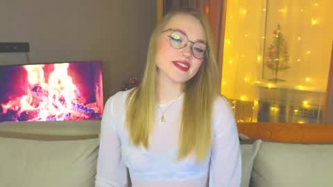 Snapshot of aurora_golden chatting on 12-30-24, 04:08 Kate online show from 12-30-24, 04:08