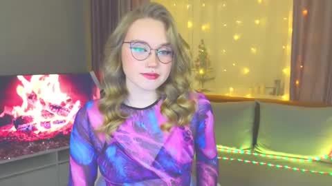 Snapshot of aurora_golden chatting on 01-04-25, 04:00 Kate online show from 01-04-25, 04:00