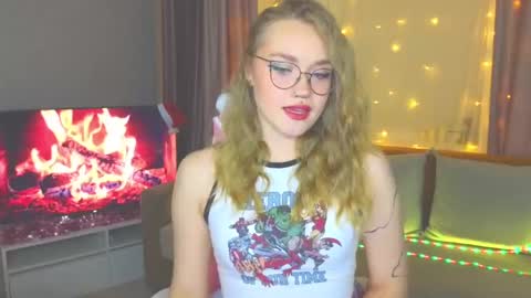 Snapshot of aurora_golden chatting on 01-06-25, 07:13 Kate online show from 01-06-25, 07:13