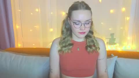 Snapshot of aurora_golden chatting on 02-02-25, 04:00 Kate online show from 02-02-25, 04:00