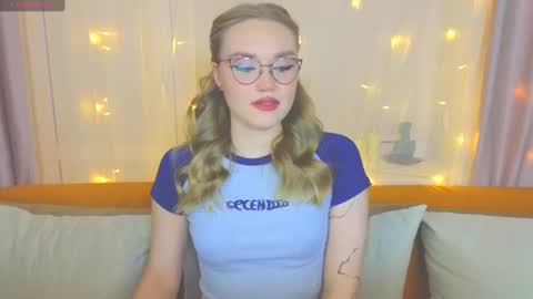Snapshot of aurora_golden chatting on 02-18-25, 03:21 Kate online show from 02-18-25, 03:21