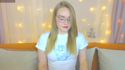Snapshot of aurora_golden chatting on 02-24-25, 03:31 Kate online show from 02-24-25, 03:31