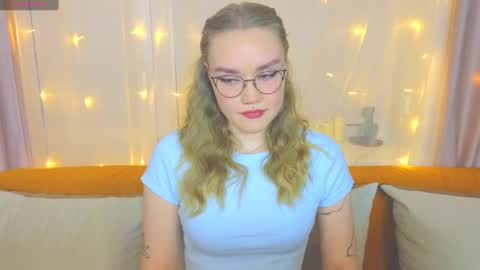 Snapshot of aurora_golden chatting on 02-25-25, 03:49 Kate online show from 02-25-25, 03:49
