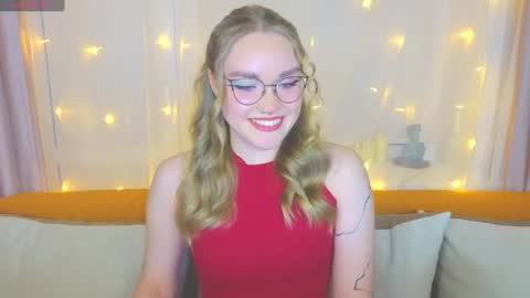 Snapshot of aurora_golden chatting on 02-28-25, 04:31 Kate online show from 02-28-25, 04:31